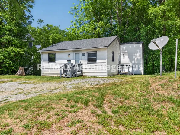 504 Longwood Ave, Farmville, VA 23901