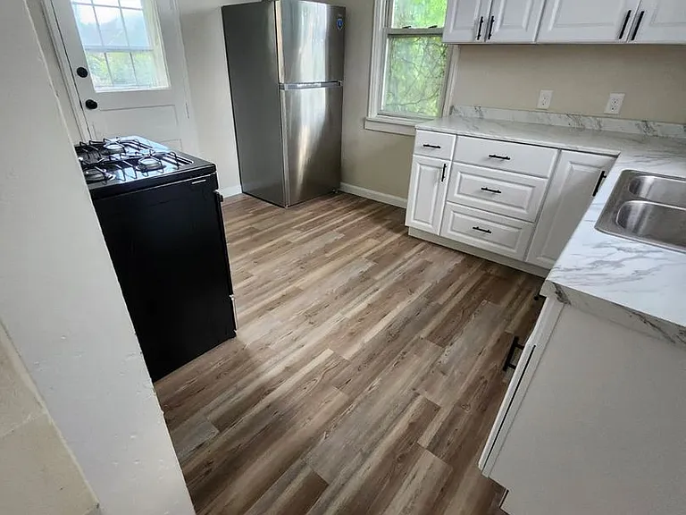 812 Spring St — Photo 4