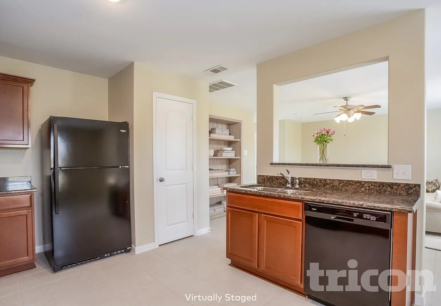 660 Totem Trail Drive La Marque TX — Photo 4