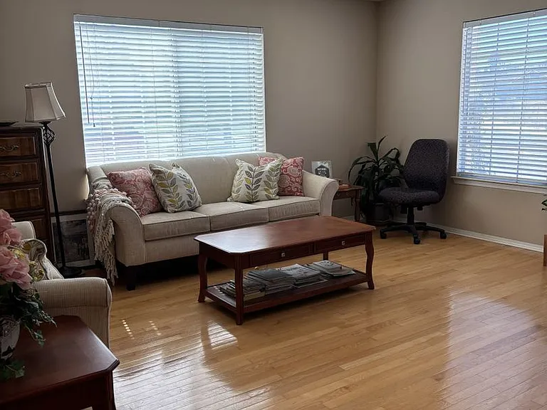 1465 Oak Knoll Rd — Photo 2