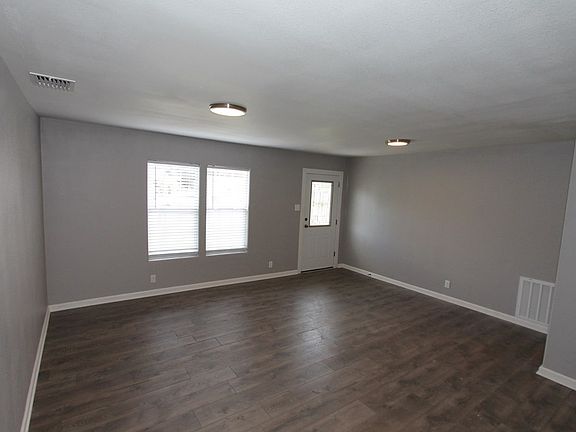 5th image of 1510 E Corpus Christi St