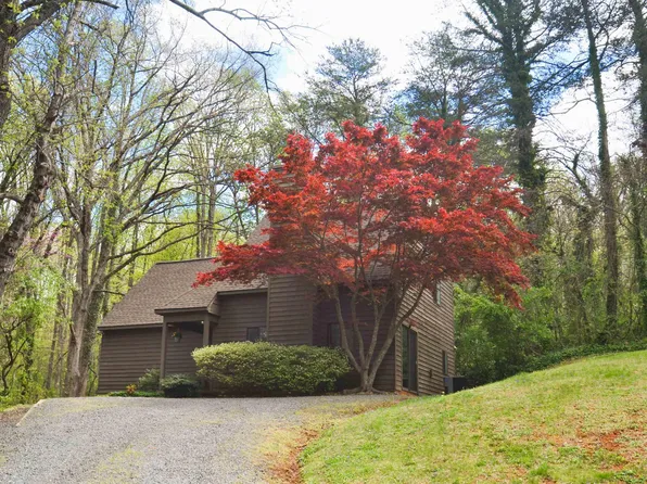 1401 Gray Stone Ct, Charlottesville, VA 22902