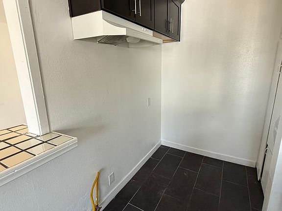 4th image of 10705 S Figueroa St APT 7