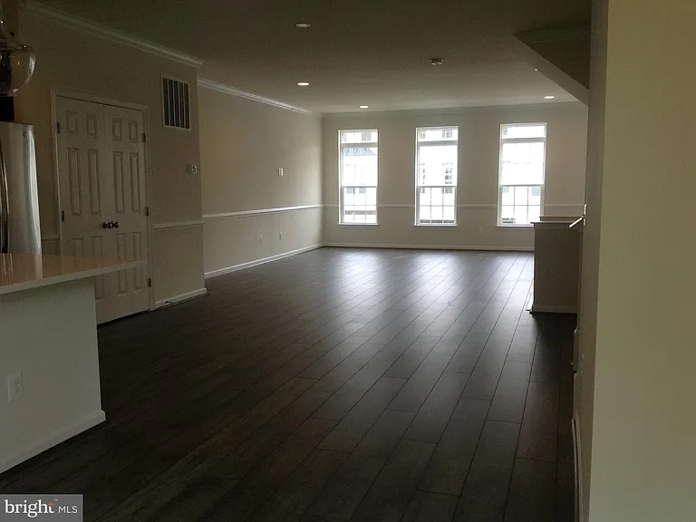 204 Upper Brook Ter — Photo 8
