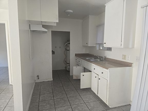 2nd image of 1855 E Devonshire Ave APT 1