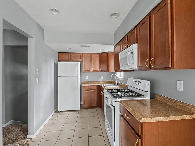 15504 Leona Dr — Photo 9