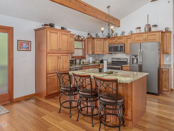 5th image of 371 White Oak Cir
