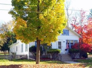34 S Fremont St NE, Rockford, MI 49341