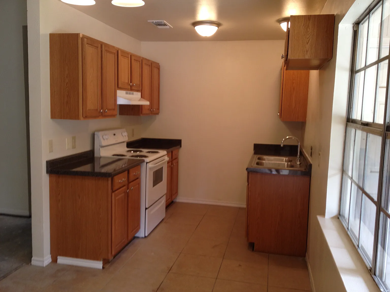112 Gatewood Ln — Photo 2