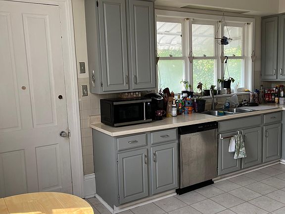 4th image of 131 N Solomon St #131
