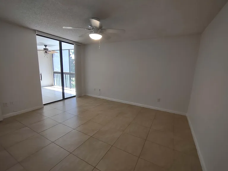 2025 Lavers Cir #D206 — Photo 11