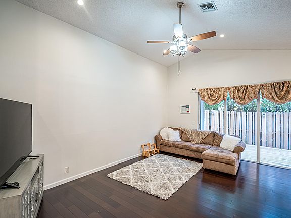 5th image of 6225 NW 77th Pl