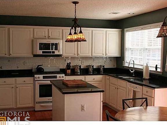 2nd image of 3605 Glenbarrett Ln NE