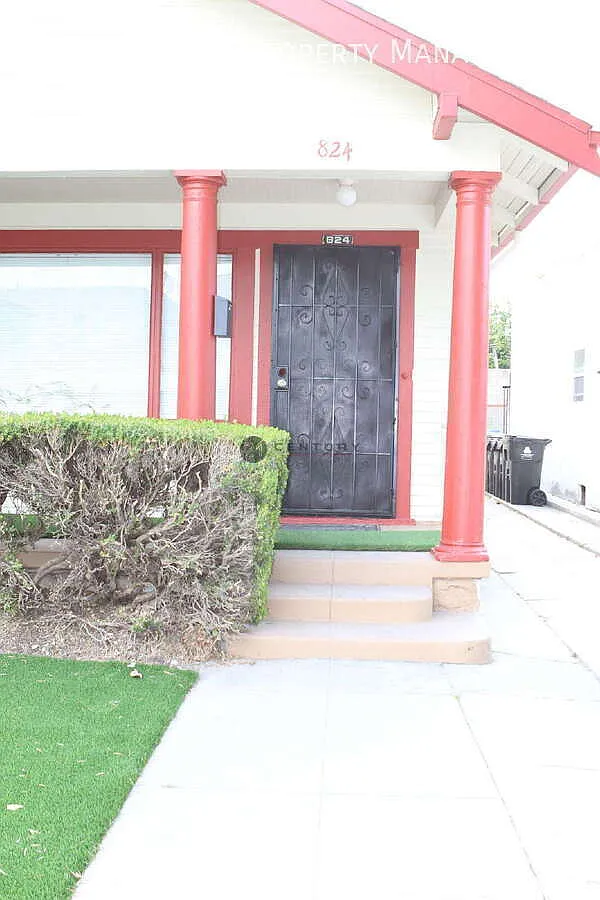 "Cozy Urban Retreat: Spacious 1-Bedroom Duplex in Vibrant LA Neighborhood" — Photo 1