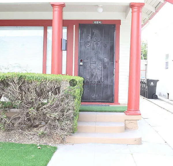 824 N Ridgewood Pl — Photo 3