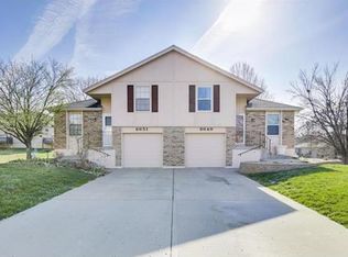 8649 N Hull Dr, Kansas City, MO 64154