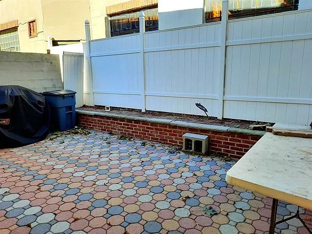 320 6th St #1 — Photo 14