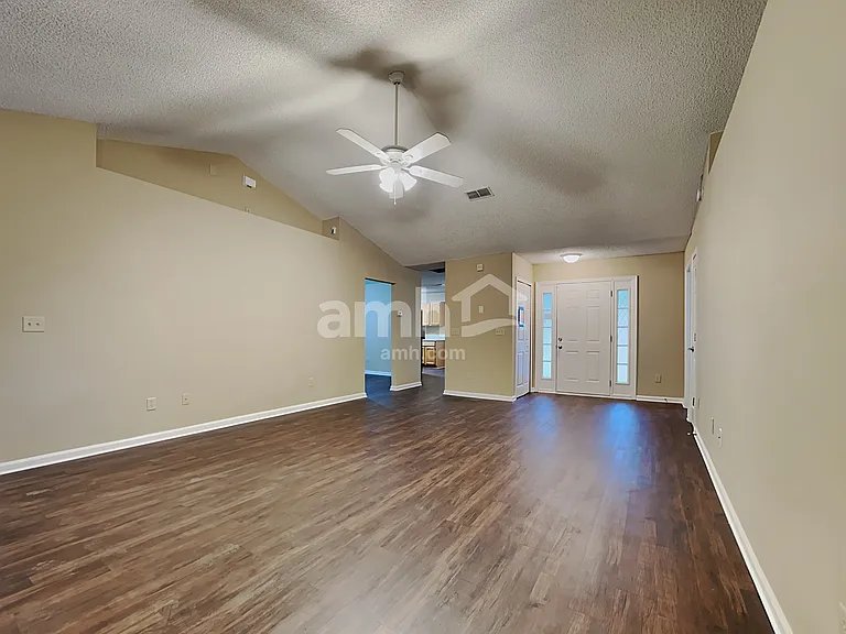 1852 Willesdon Dr W — Photo 7