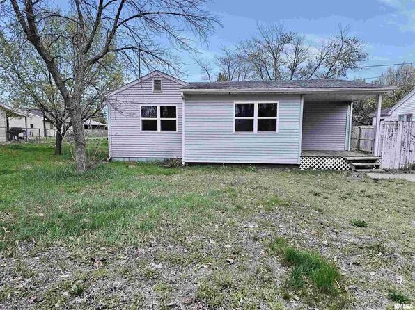 115 S 3rd St, Kilbourne, IL 62655