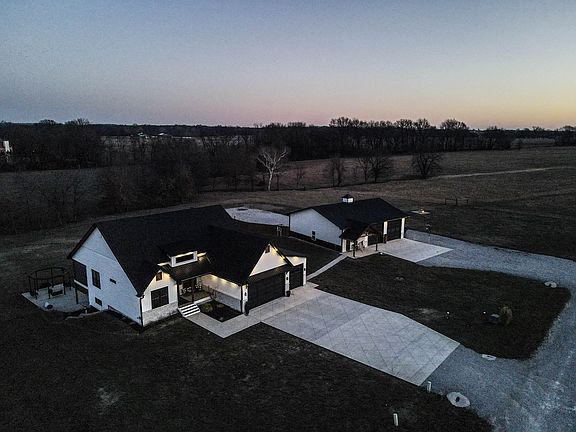2nd image of 111 N Deercreek Drive