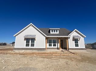 141 Pampas Ct, Decatur, TX 76234