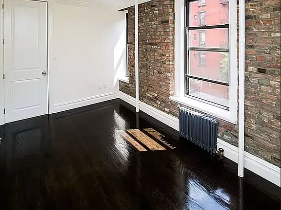 3rd image of 133 E 4th St #1222