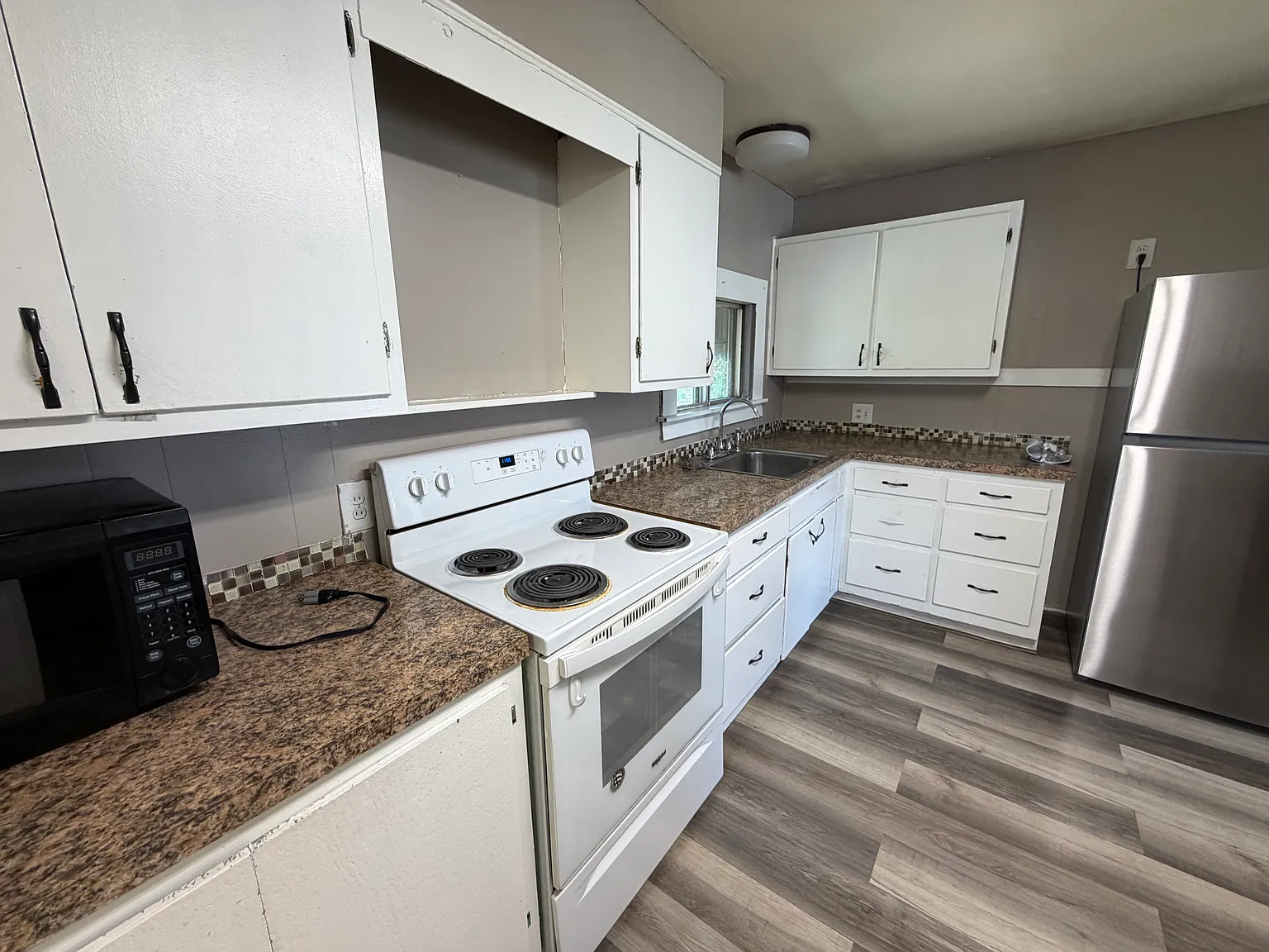 3 bed, 924 sqft, $1,050 — Photo 4
