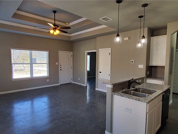 3rd image of 901 E Seidemann St #2