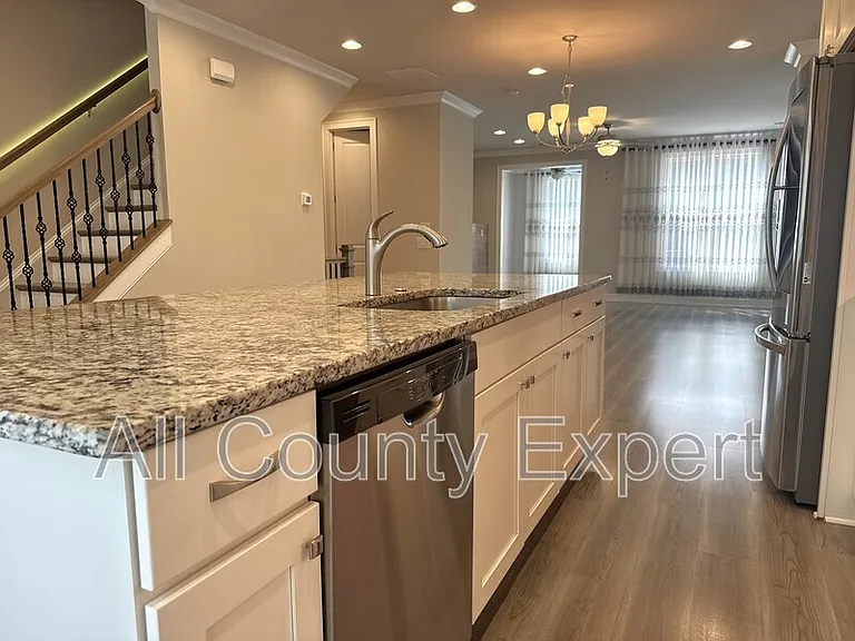 1529 Huntwood Ct — Photo 8
