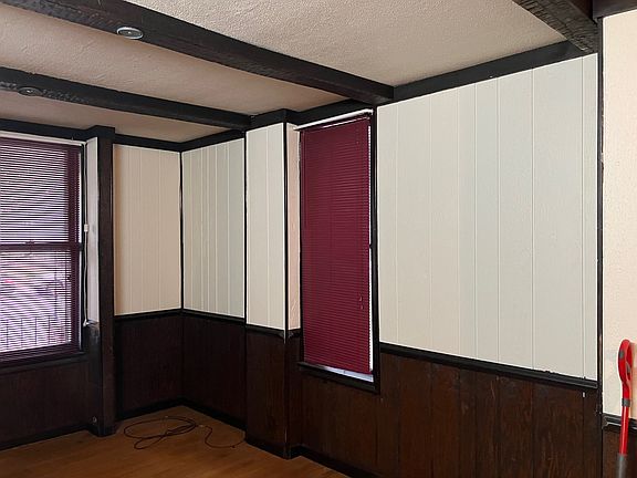 LR opposite wall