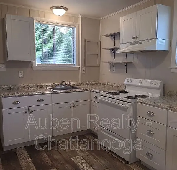 564 Julian Rd — Photo 3