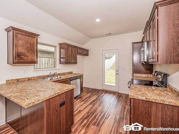 3rd image of 4837 Cove Ln