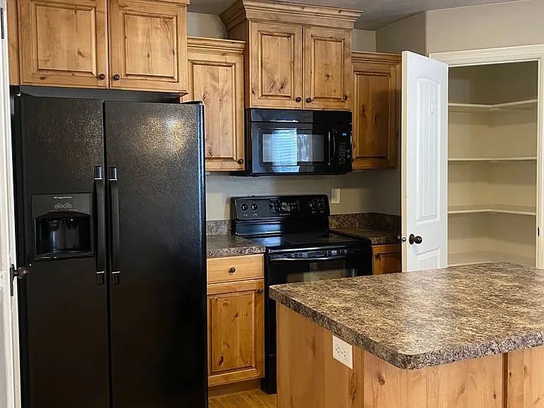 555 Countryside Ave — Photo 7