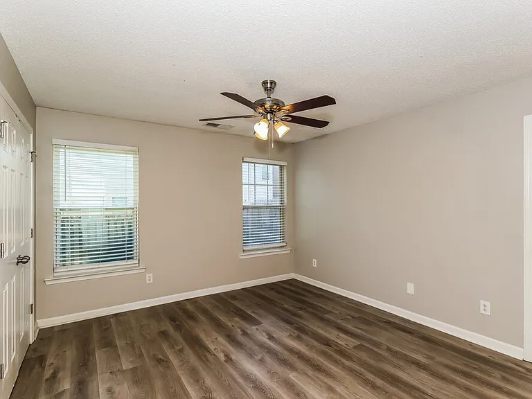 214 Ben Ln — Photo 11