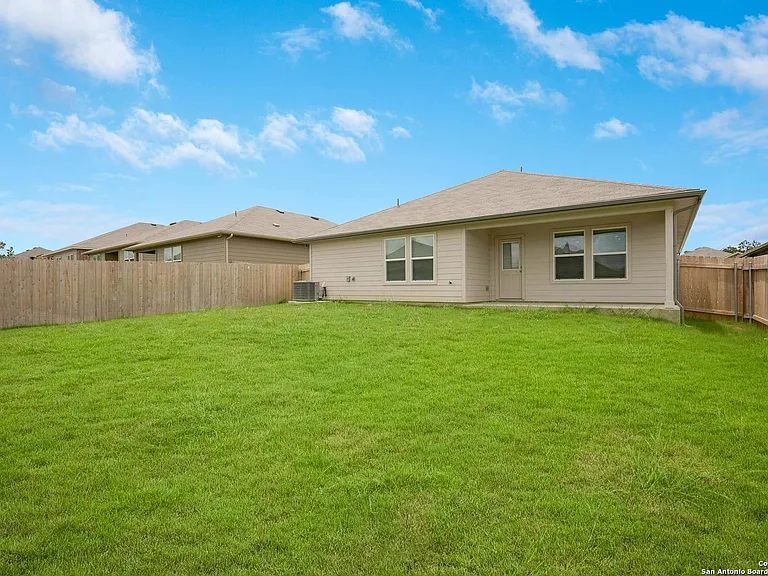 728 Armadillo Dr — Photo 26