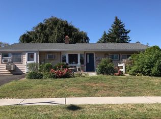 43 Favored Ln, Levittown, PA 19055