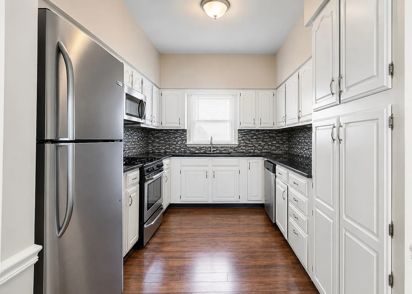 2 bed, 1140 sqft, $2,000 — Photo 3