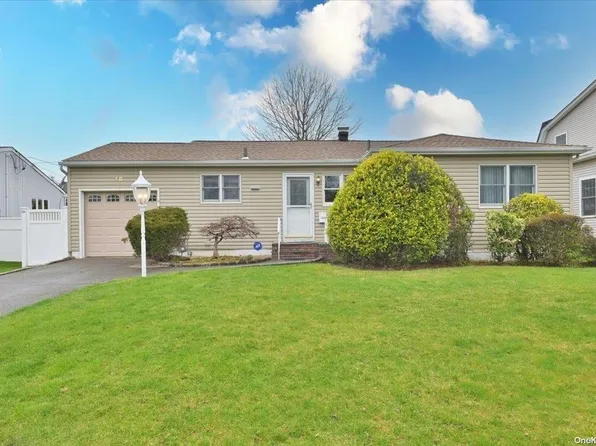 48 Helen Avenue, Plainview, NY 11803