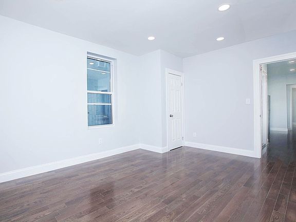 3rd image of 514 W 211th St APT 1G