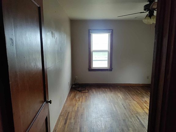 4th image of 635 Branum St