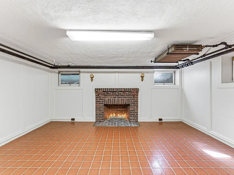 48 Acacia Ave — Photo 33