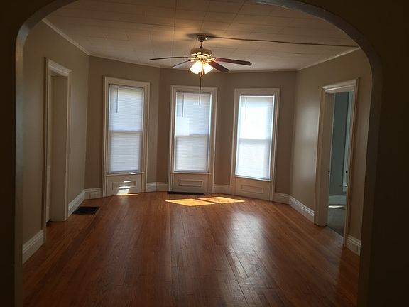 5th image of 306 Flower Ave E