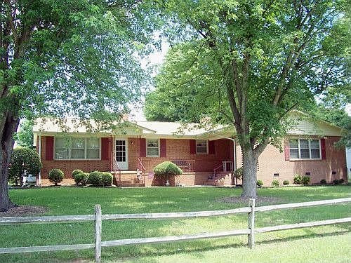 1st image of 206 Brookwood Dr
