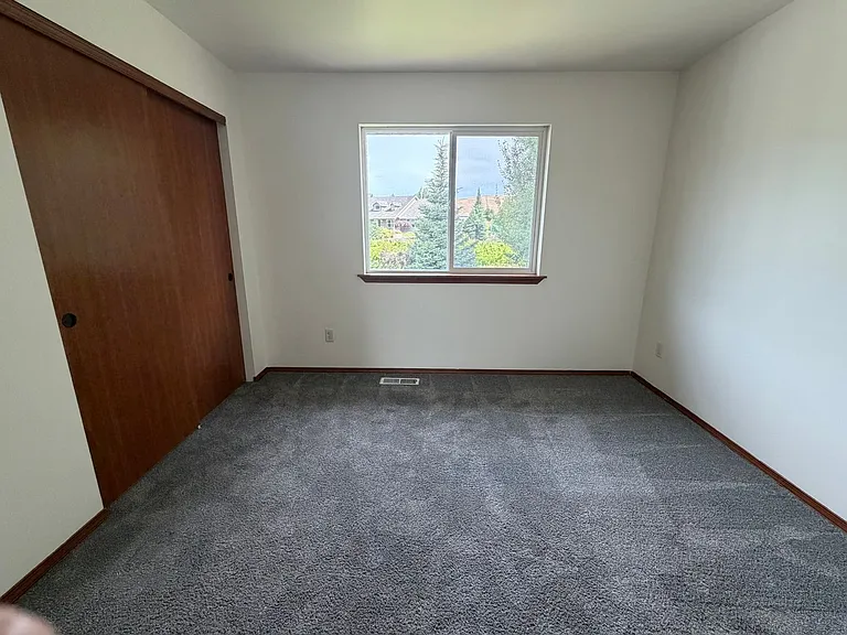 2581 NE Noble Loop — Photo 9