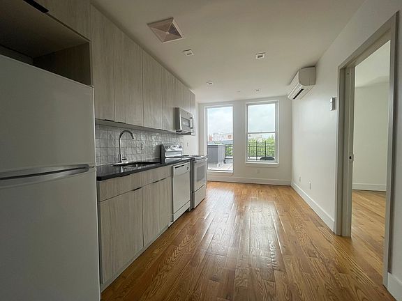 4th image of 1068 Putnam Ave APT 4R