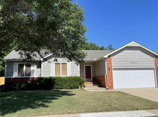 4334 N Country Ln, Bel Aire, KS 67220