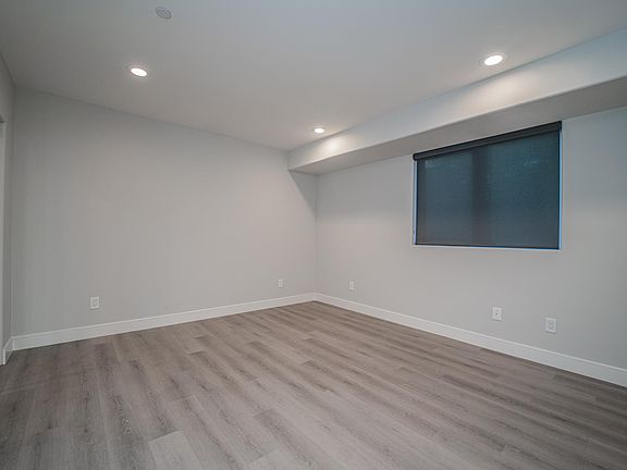 5th image of 2117 Holly Dr