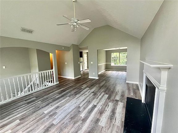 4th image of 528 Harvick Cir
