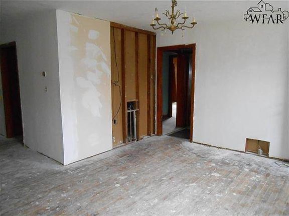 5th image of 605 Sycamore Dr