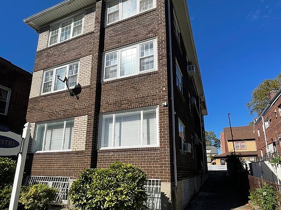 2nd image of 18914 Crocheron Ave